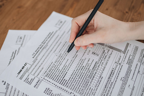 Déclarer un décès à la CAF : démarches et documents