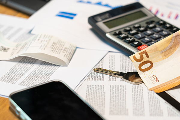 Prévenir une banque après un décès et effectuer les démarches bancaires